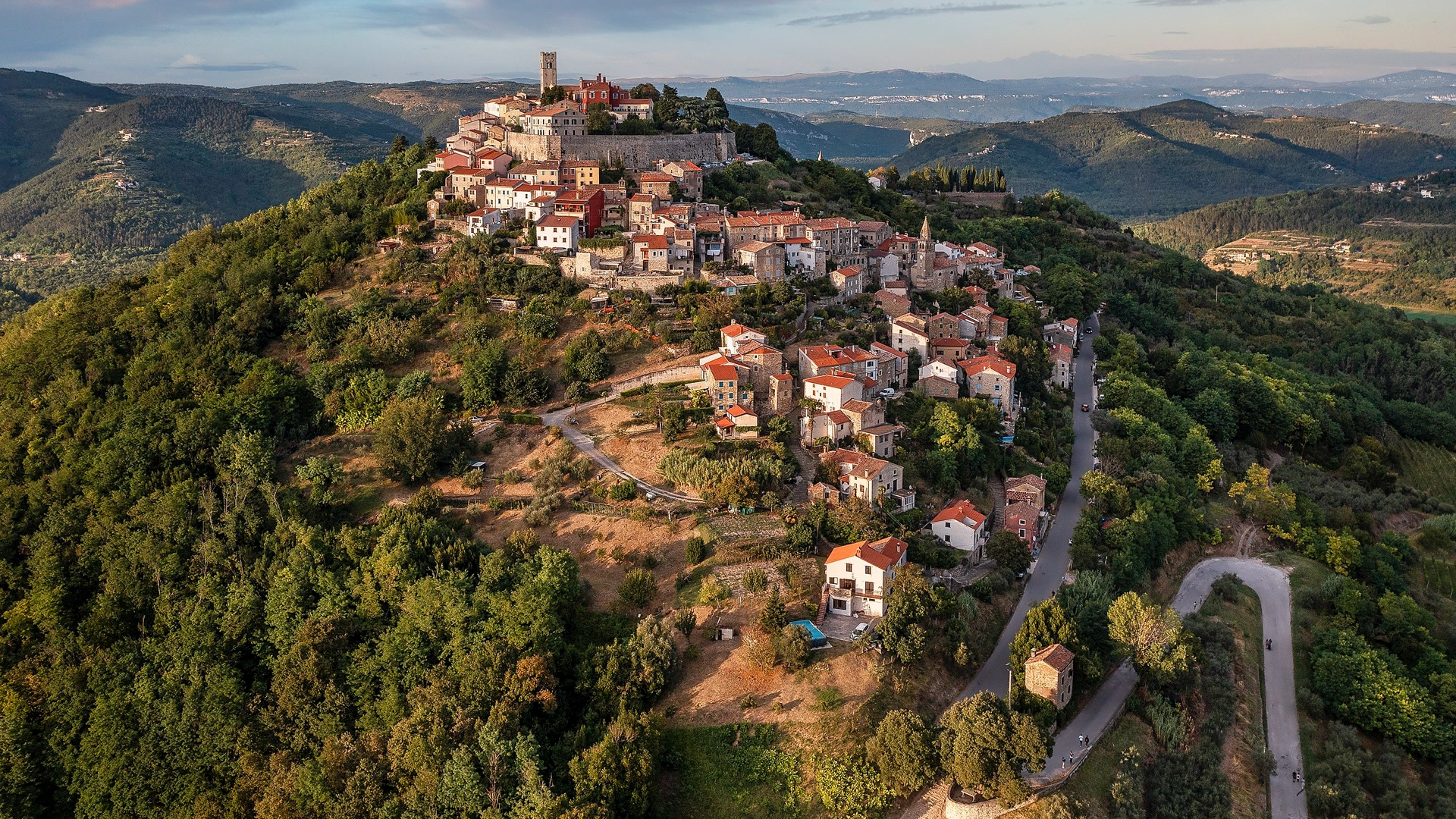 Met de elektrische auto op reis door Kroatië richting kust en eilanden