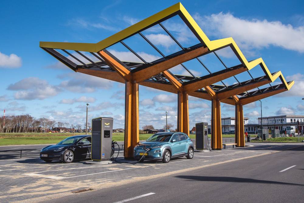 Fastned bevestigt recordaantal EV-vakantiegangers: groei én ergernis in één zomerseizoen