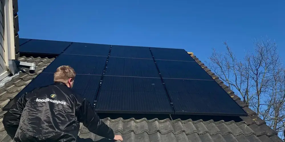 Bezitters van zonnepanelen en dynamisch energiecontract besparen jaarlijks honderden euro's