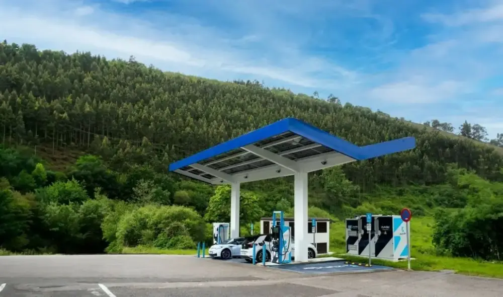 Elektrische auto opladen op vakantie: dit zijn de kosten